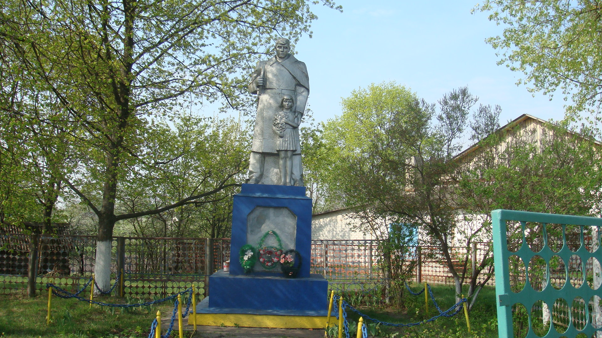 Красногвардейское село климово. Истопки Климовский район Брянской области. Село Климово Брянская область. Памятники Климово Климовского района. Памятники Климовского района Брянской области.